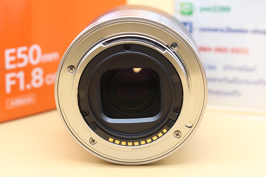 ขาย Lens Sony E 50mm F1.8 OSS อดีตศูนย์ ไร้ฝ้า รา อุปกรณ์พร้อมกล่อง มีรอยบ้างจากการใช้งาน  อุปกรณ์และรายละเอียดของสินค้า 1.Lens Sony E 50mm F1.8 OSS (สีเงิ