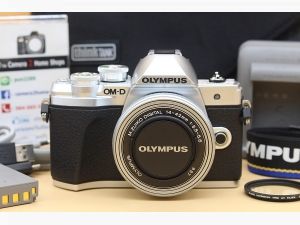 ขาย Olympus OMD EM10 III + lens 14-42mm (สีเงิน) สภาพสวยใหม่มาก ชัตเตอร์ 430รูป เมนูไทย อดีตประกันศูนย์ จอติดฟิล์มแล้ว  อุปกรณ์และรายละเอียดของสินค้า 1.Bod