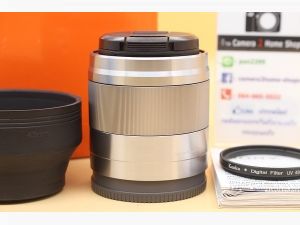 ขาย Lens Sony E 50mm F1.8 OSS อดีตศูนย์ ไร้ฝ้า รา อุปกรณ์พร้อมกล่อง มีรอยบ้างจากการใช้งาน  อุปกรณ์และรายละเอียดของสินค้า 1.Lens Sony E 50mm F1.8 OSS (สีเงิ